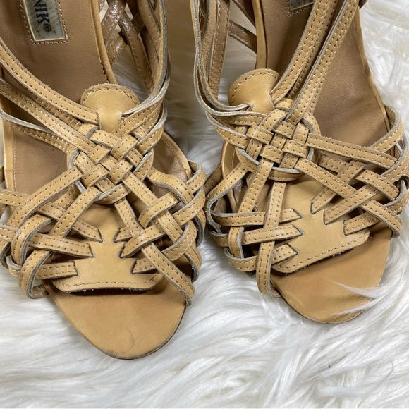 Manolo Blahnik Huarache Light Tan Slingback Stiletto Heels - Picture 3 of 6